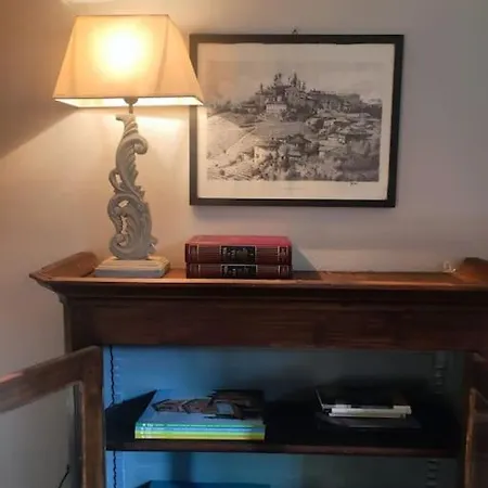 The Grey House 公寓