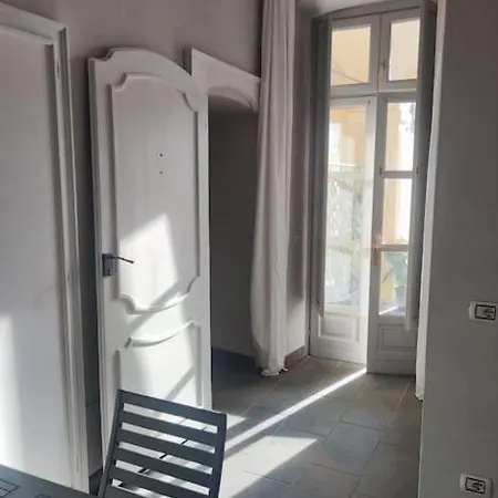 דירה The Grey House ברה